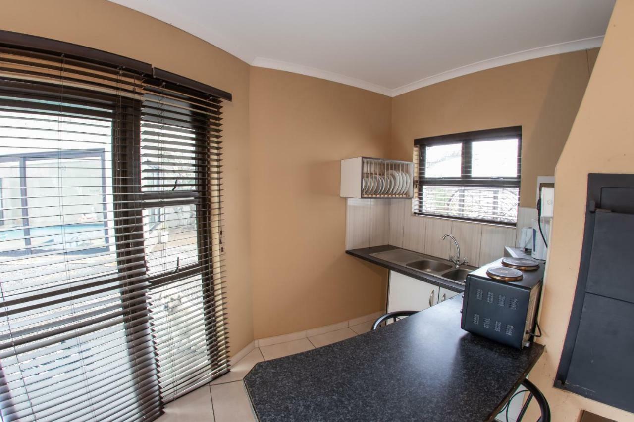 Meransha Self Catering Cc Уолфиш-Бей Экстерьер фото