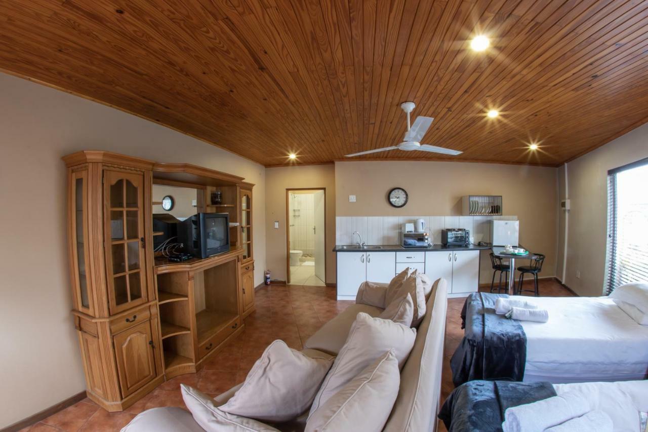 Meransha Self Catering Cc Уолфиш-Бей Экстерьер фото